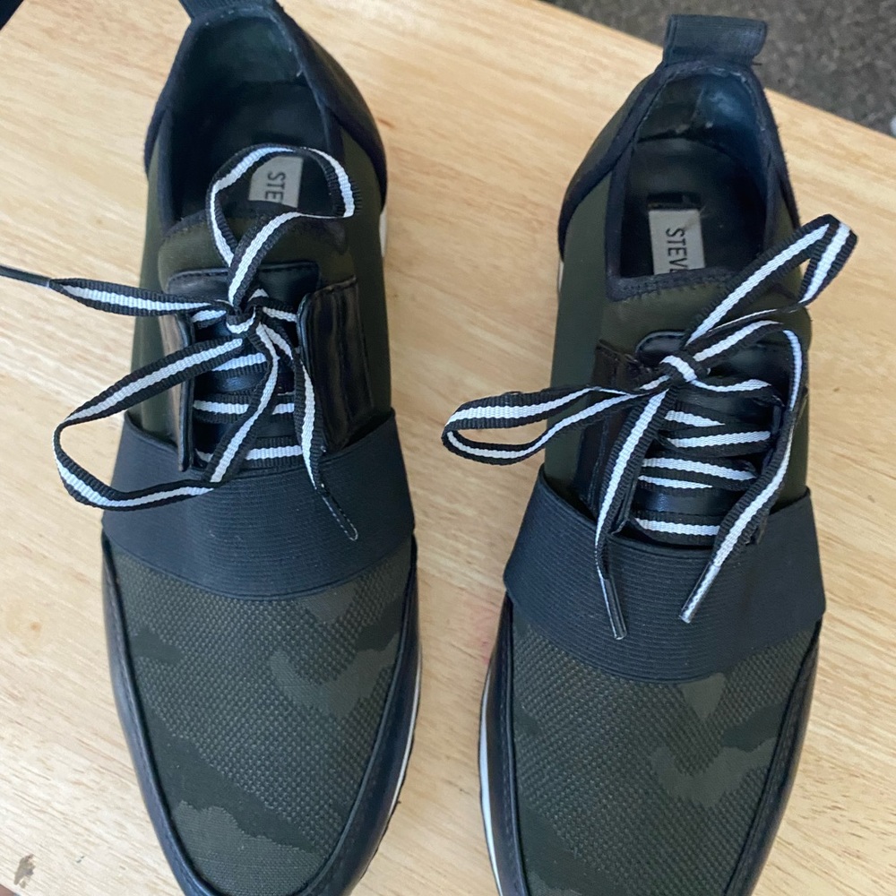 Steve Madden - Picture 2 of 10